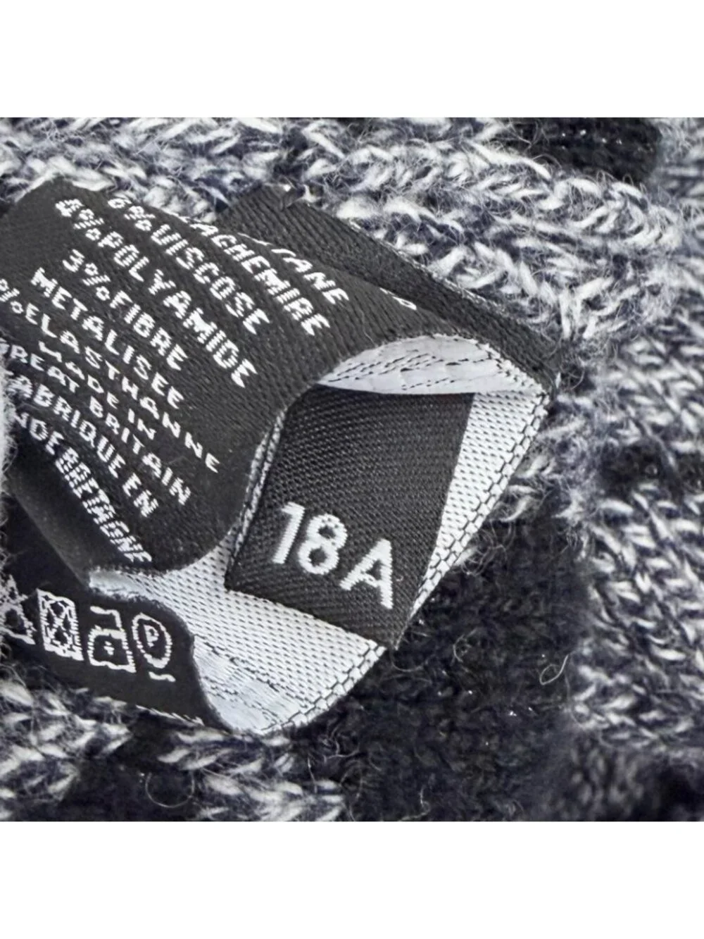 Chanel 18A Cashmere 89% CC Logo Quilted Knit Arm Warmer Arm Cover Gray Black